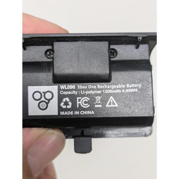 Microsoft Xbox One Wireless Controller Model 1708 -With Rechargeable Pack Black - Picture 5 of 6